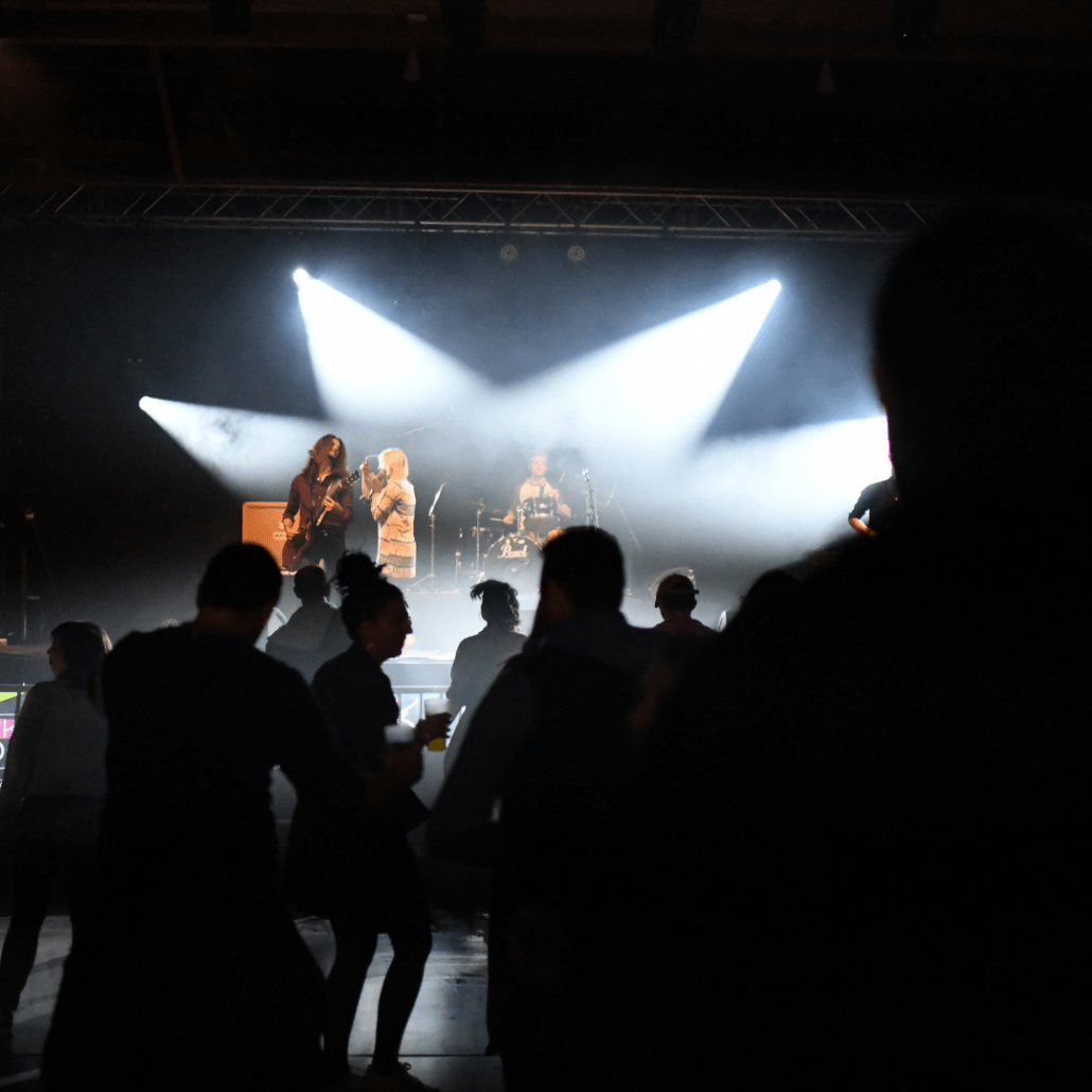 Photo de l'un des concerts de la programmation musicale du Festival de la Bière lors de la 1ère édition.